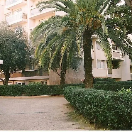 Le Mediterranee Apartment *